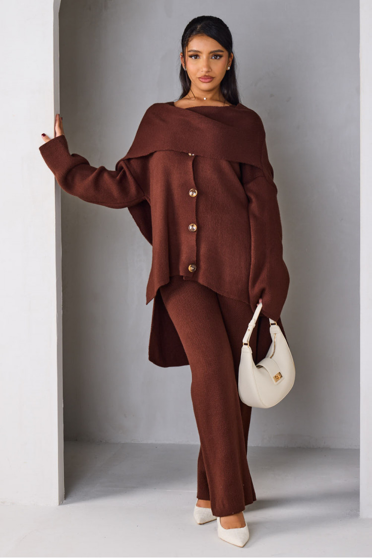 This stylish three-piece knit set redefines modest wear. A sleek cardigan, comfortable trousers, and a versatile scarf make it an ideal choice for formal or semi-formal occasions.